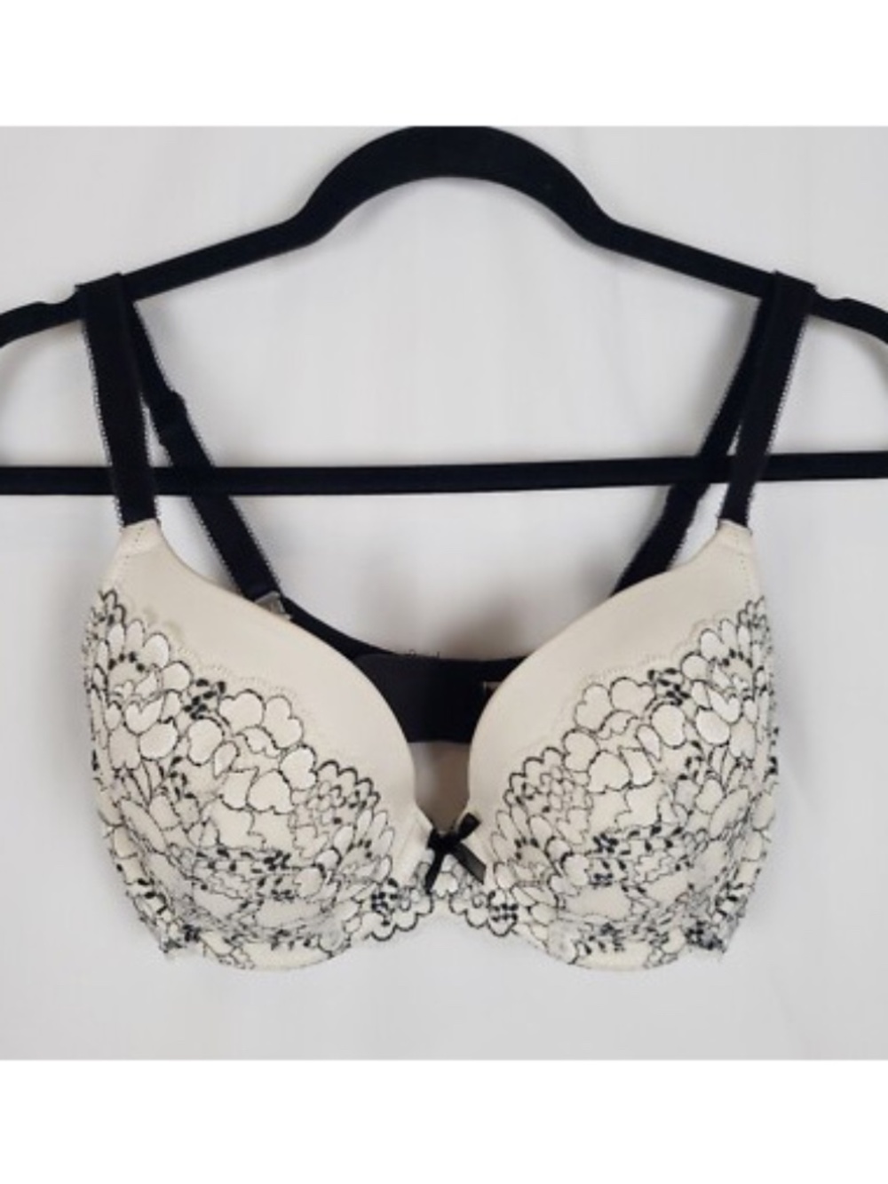 Victoria’s Secret Dream Angels Perfect Coverage Black and White Lace Bra 32D
